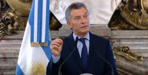 Macri modificó por decreto la Ley de Migraciones