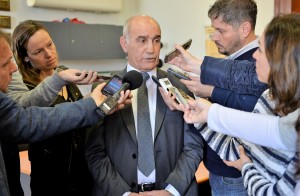 Vidal lanza medidas para enfrentar la crisis económica